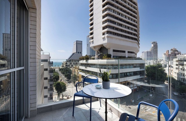 Bauhaus Boutique by TLV2rent