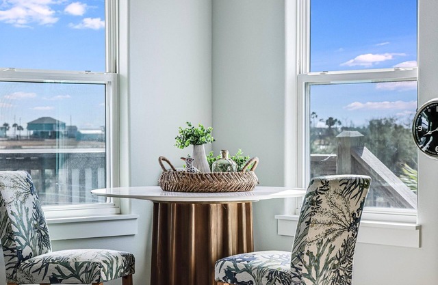 Bay Breeze 3 Bedroom Home by RedAwning