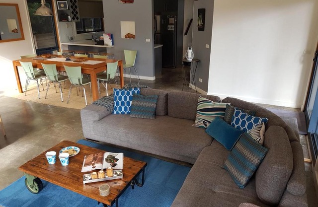 Bay Breeze Beach Holiday Home