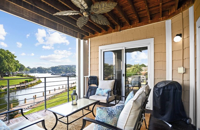 Bay Breeze by SoCharm | Luxurious Waterfront Condo