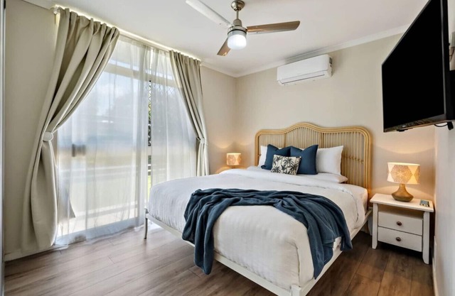 Bay Breeze - Sleeps 4 - Walk to Bay