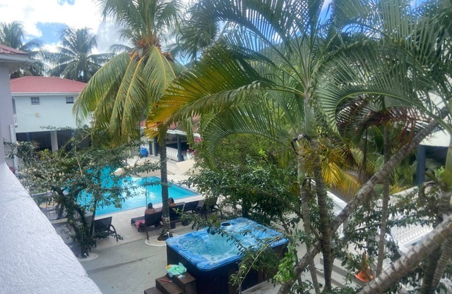 Bay Heights Escape- Courtyard Studios