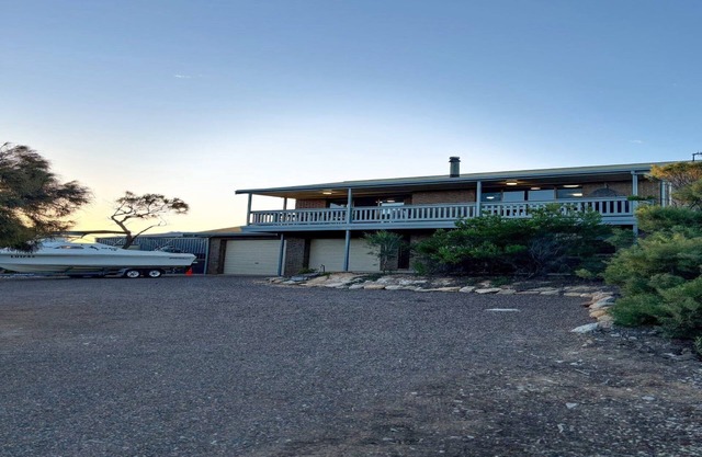 Bay Life - Relax, Unwind and Experience Coffin Bay Life at its Best!