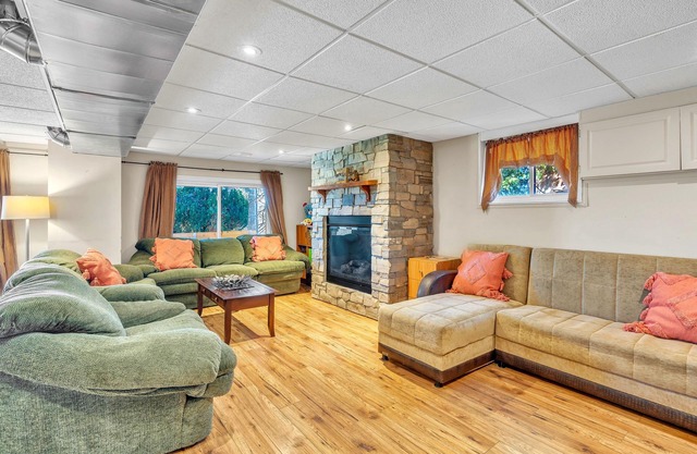 Bay Mount Chalet with Sauna