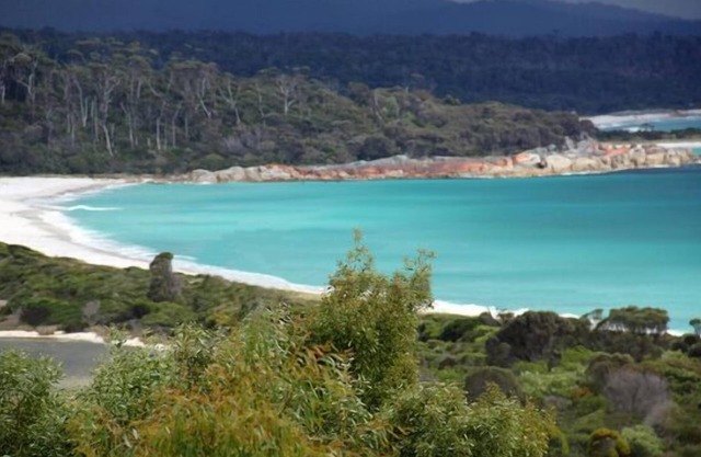 BAHÍA DE FUEGOS CHOQUE DE PLAYA Modern House @ Binalong Bay
