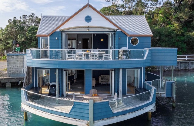 Bay of Islands On The Water Apartment -The Landing
