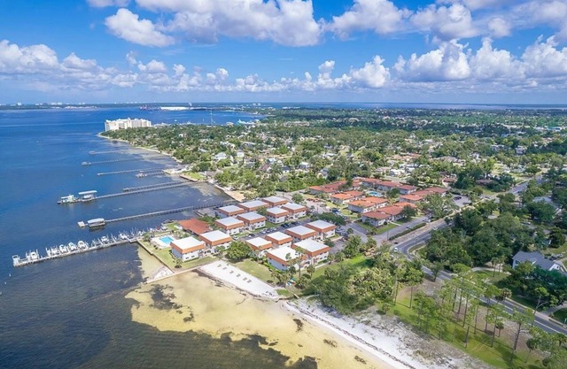 Bay Paradise: Luxury 1 Bedroom Condo with Stunning Sunsets & Resort Amenities!