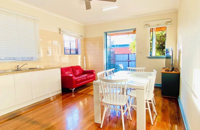 Bay Rd | Kids & Pet Friendly | Free Parking