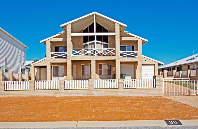 Bay Sanctuary: 4 BR, 2 BA House in Jurien Bay, Sleeps 8