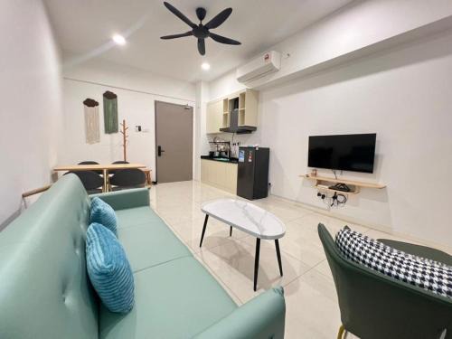 Bay Suite Likas by IGVC