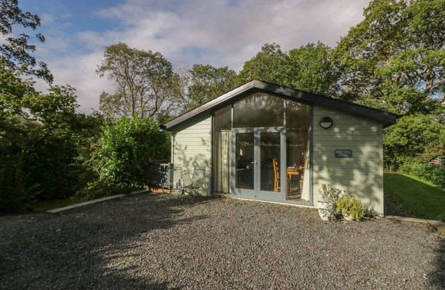 BAY TREE LODGE, pet friendly, with open fire in Cartmel