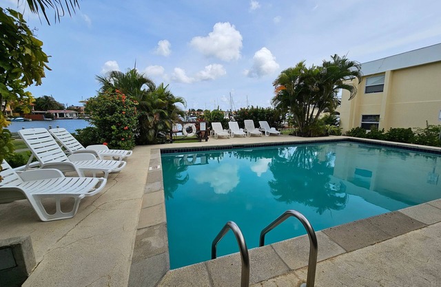 Bay View #7 Is A 2-bed, 3.5-bath Waterfront Townhouse In A Gated Community. 2 Bedroom Townhouse by RedAwning