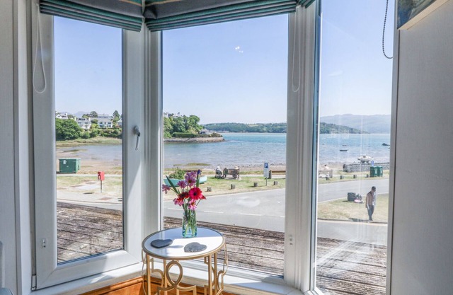 Bay View Apartment