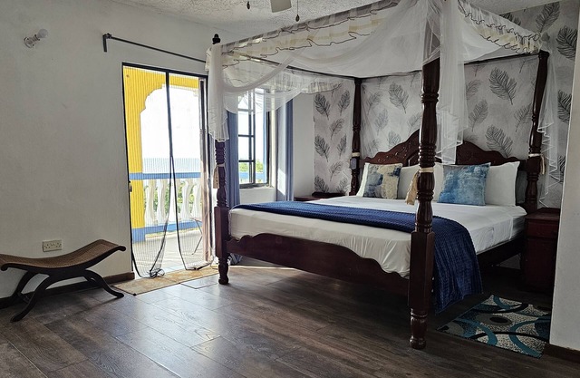Bay View Apartments - Canouan Island - Room 2D - Breakfast, Snorkeling
