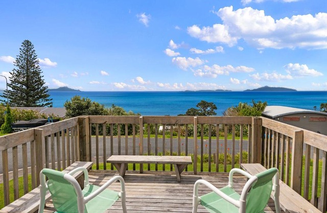 Bay View Bach - Langs Beach Holiday Home