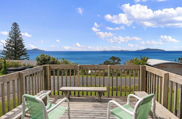 Bay View Bach - Langs Beach Holiday Home