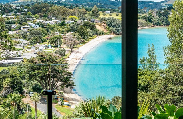Bay View on Burrell - close to beaches