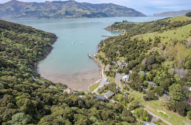 Bay View - Tikao Bay Holiday Home
