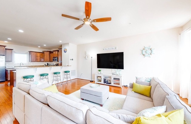 Bay-view townhome with private deck, pool access, central AC, & W/D