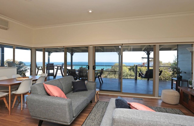 BAY VIEWS ON BROWNE MCCRAE