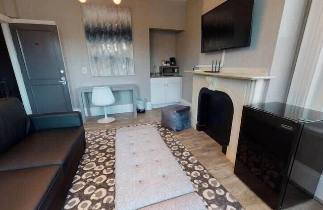 Bay Village, Walk Everywhere Sleeps 3