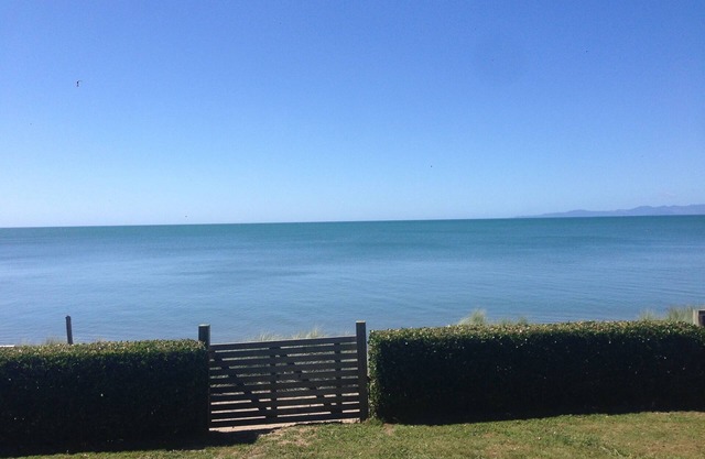 Bay Vista Pakawau frente a la playa