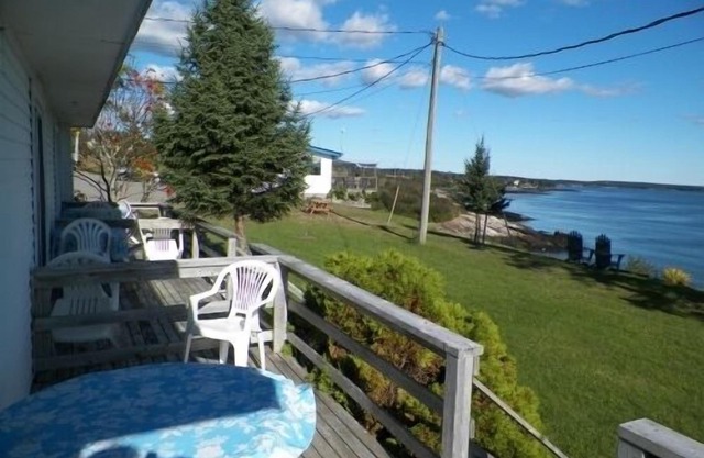 Baybreeze Restaurant and Motel