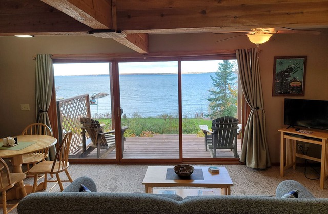 Best Lake view in Bayfield-Island View "Fedora" on Lake Superior