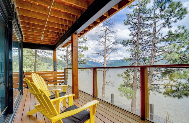 Bayfield Waterfront Cabin: Game Room & Lake Views!