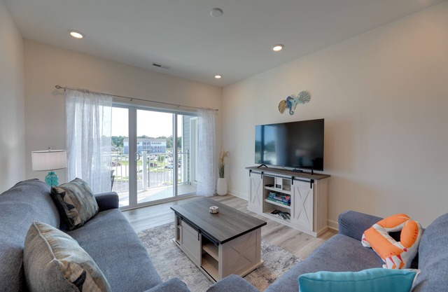 Bayfront Condo w/ Pool Access, Near Rehoboth Beach