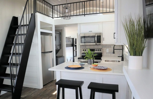 Bayfront Cottage #3, Great Views, Unique Setting