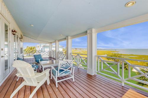 Bayfront Dreaming Home