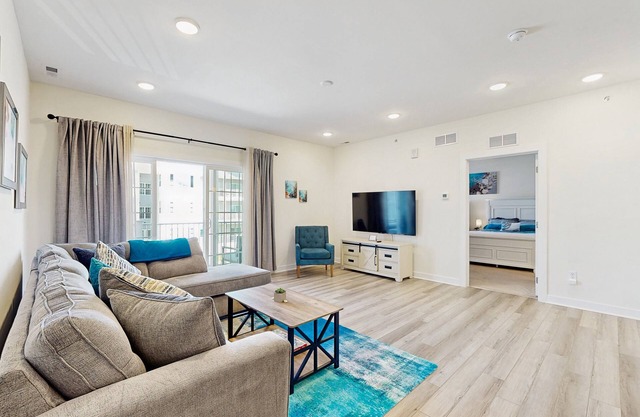 Gated Community with Pool, Elevator & Balcony Bay Views