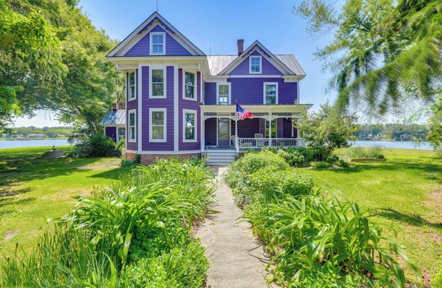 Bayfront Heathsville Home w/ Crabbing Pier!
