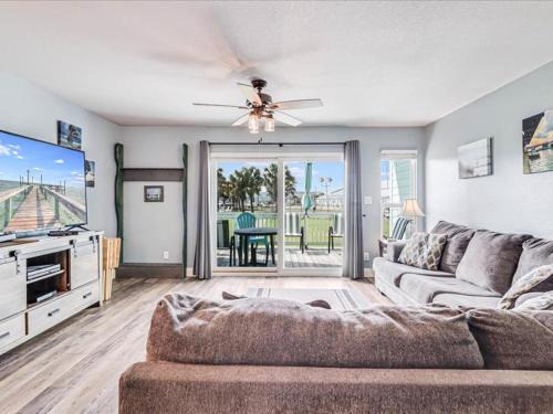 Bayfront Kontiki 704