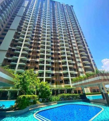 Bayfront Staycation at The Radiance Manila Pet-Friendly, Pool & Gym near Airport, MOA, Star City & Manila Bay Views