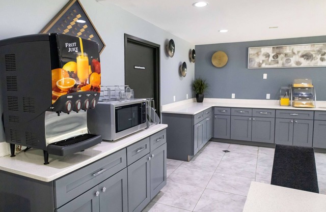 Baymont by Wyndham College Park Atlanta Airport South