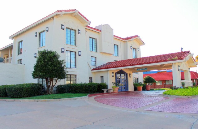 Baymont by Wyndham Tulsa Broken Arrow