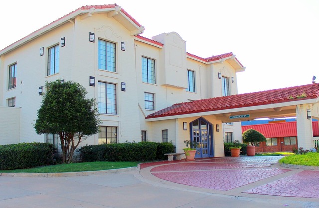 Baymont by Wyndham Tulsa Broken Arrow