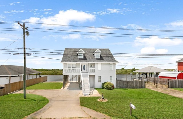 Bayou Manor: 3BR House