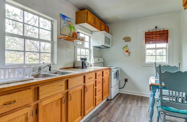 Bayou Waterfront Cozy Apartment W/ Boat Dock