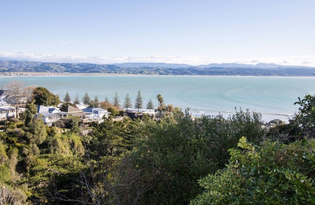 BAYSCAPE – NAPIER HOLIDAY HOME, family friendly in Bluff Hill