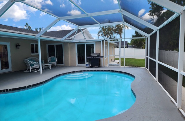 Bayshore Gardens Family Retreat/ heated pool.
