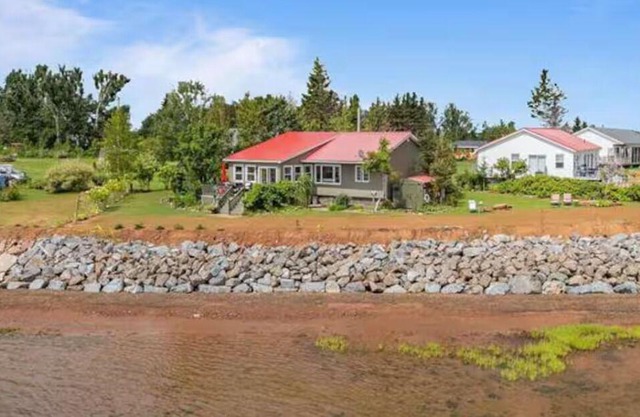 Bayside Breeze with Beach Access