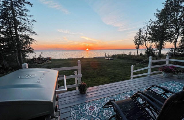 Bayside Bungalow: Summer Fun on Lake Huron – Bayside Bliss Awaits!