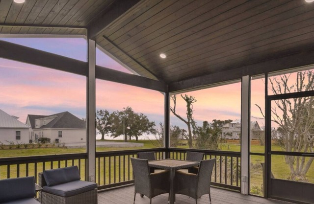 Bayside Bungalow | Steps to Beach & Old Town | Pet Friendly + Beach Views!