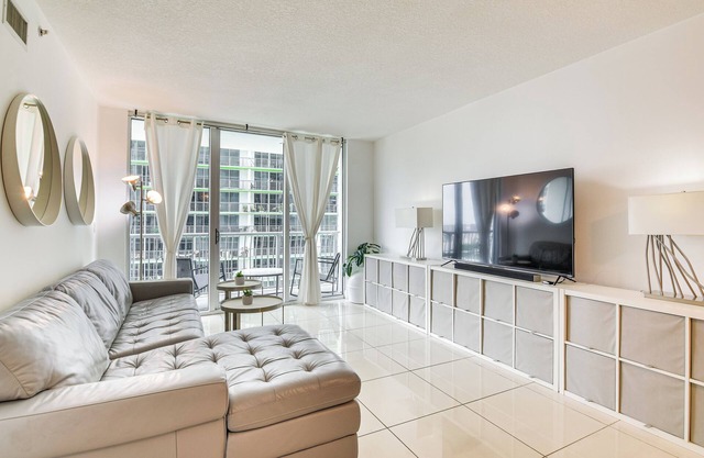 Bayside Miami High-Rise Condo By Waterfront Park!