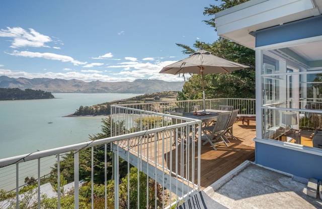 BAYVIEW BEAUTY - CHARTERIS BAY HOLIDAY HOME in Charteris Bay