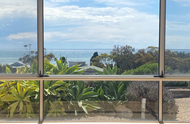 Bayview Bliss - Beautiful sea views! close to playground and beach!