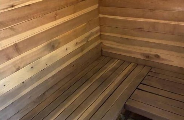 Bayview Gardens Cabin, Entire Home w/Sauna&View